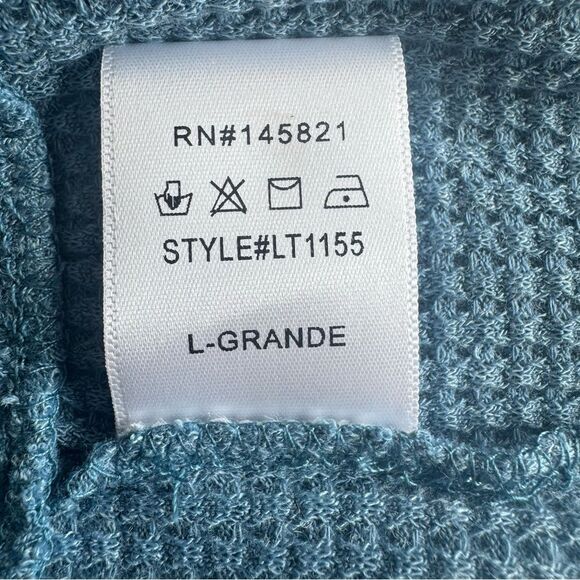 Listicle Women’s NWT Crochet Blue Trapeze Top Size Large Halter Neck Swing Top - Picture 5 of 6